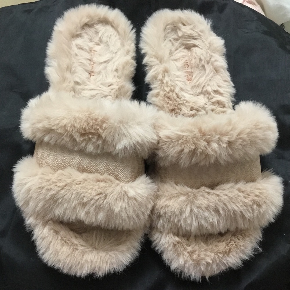 MK Michael Kors Fuzzy Pink Faux Fur MK Logo Monogram Slides Slippers